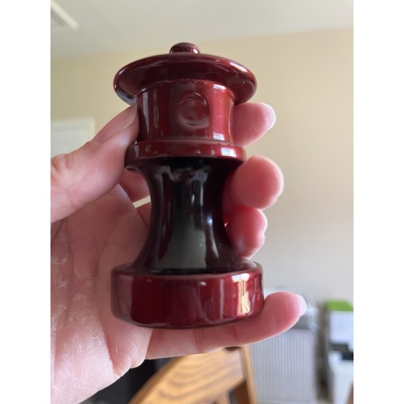 Vintage Pagoda Style Red & Black Lacquered Salt and Pepper Shakers - Picture 3 of 9